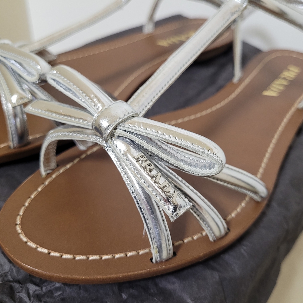 New Prada Leather Bow Logo Silver Sandals - Picture 4 of 11